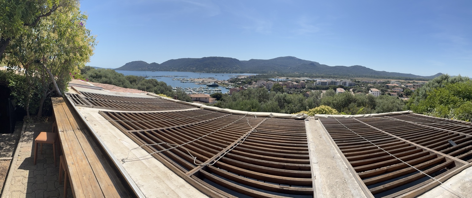 Vue panoramique sur le golfe de Porto-Vecchio depuis A Brasgia